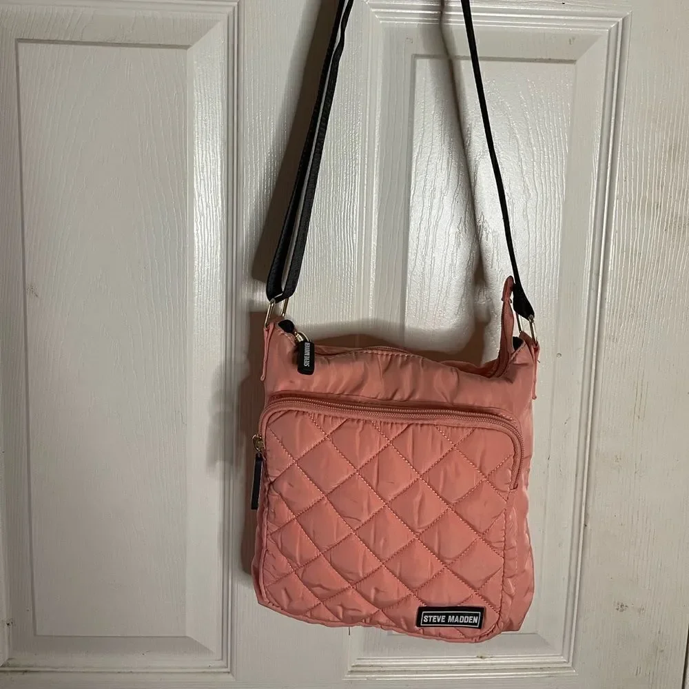 Steve Madden peach quilted nylon front zipper pocket shoulder/crossbody bag.